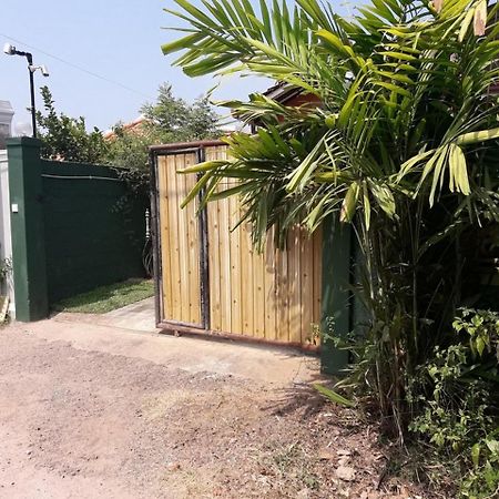 Wattle Inn Negombo Exterior foto